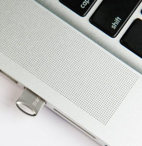  32GB USB3.1 Flash Drive Transcend "JetFlash 710S", Silver, Metal Case, Ultra-Slim (R/W:90/20MB/s)