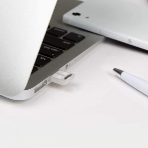  32GB USB3.1 Flash Drive Transcend "JetFlash 710S", Silver, Metal Case, Ultra-Slim (R/W:90/20MB/s)